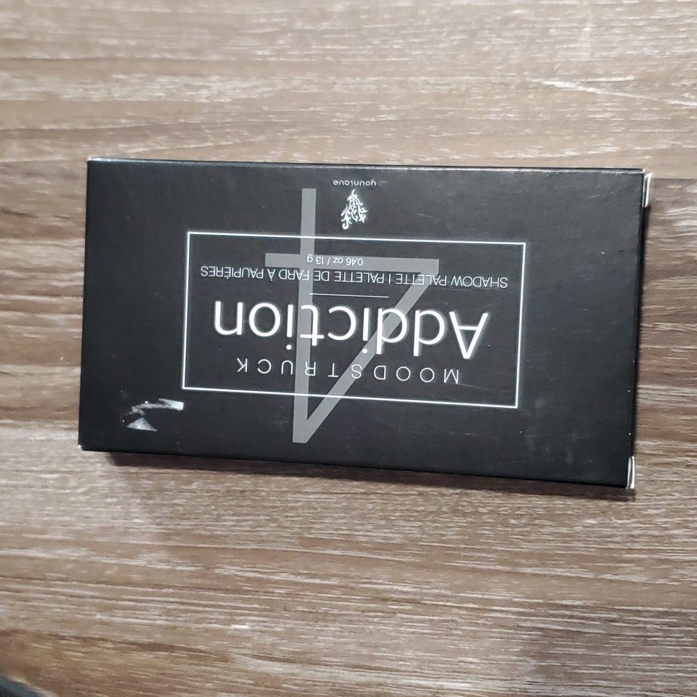 Younique Moodstruck Addiction Shadow Palette 4